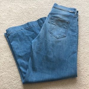 Mother “Swonner Roller Crop” denim.